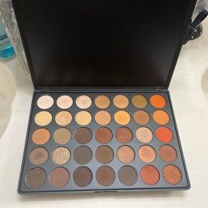 Morphe brushes eyeshadow palette